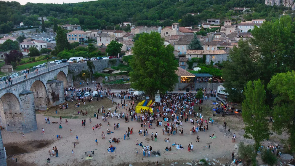 Un evento organizzato dal ristorante Chez Popeye, in riva al fiume