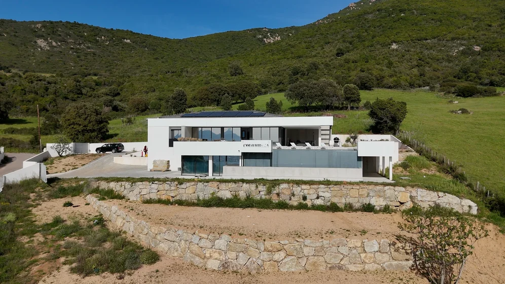 Veduta aerea di Villa Colombina, una proprietà di lusso in Corsica