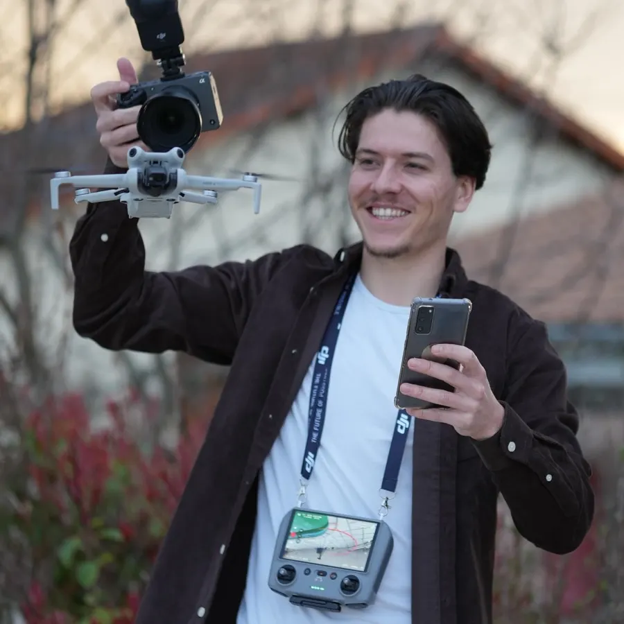 Mathieu Randon, founder of QR-cadre, with his camera and drone