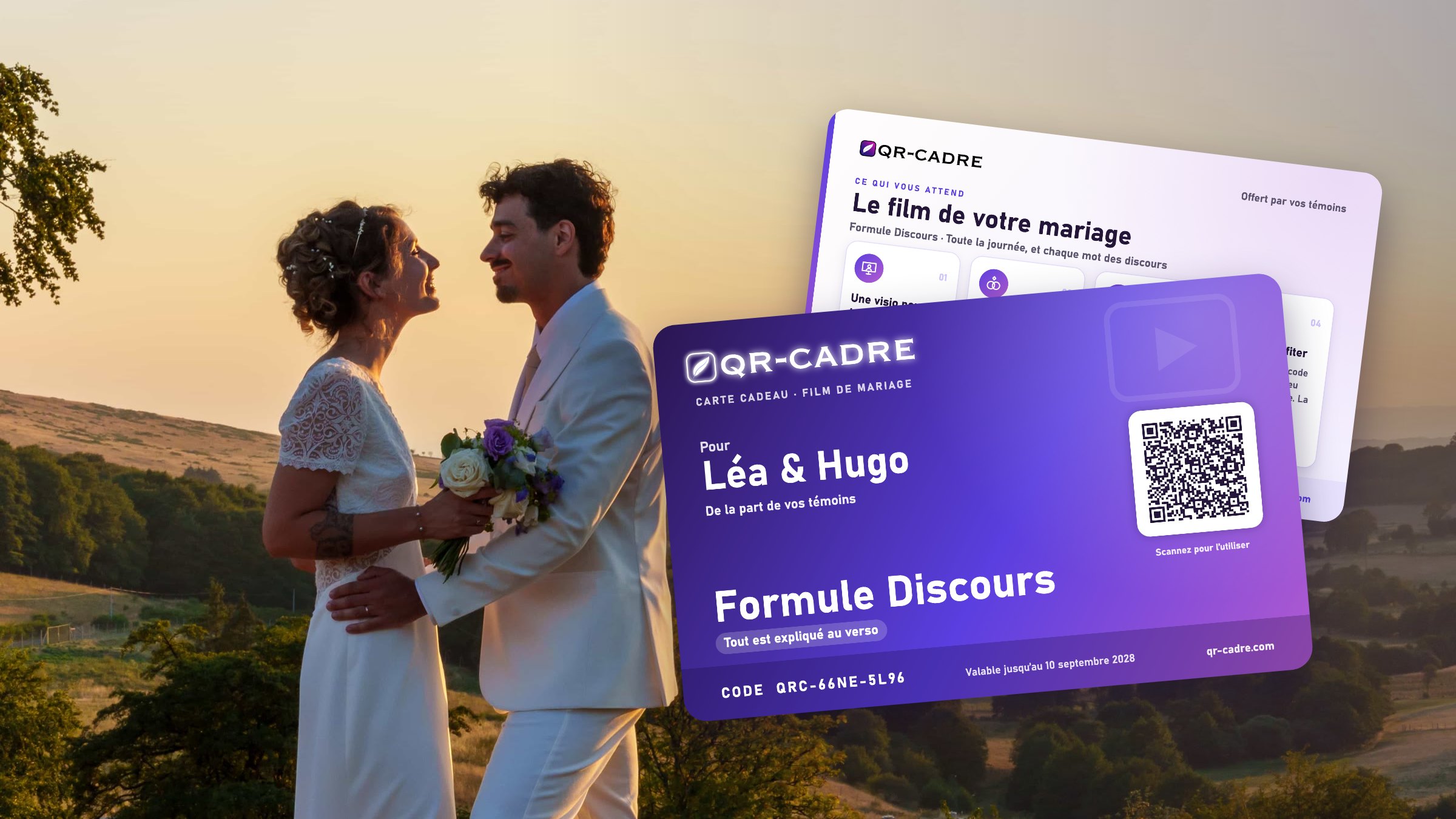Des mariés au coucher du soleil et la carte cadeau QR-cadre, recto et verso